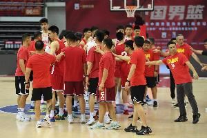 冲！中国男篮第18次杀进亚洲杯决赛 此前16冠1亚