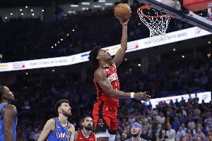 三双在望!阿门首节3中2拿到5分4板4助 正负值+12