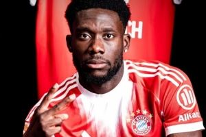 拜仁官方为阿方索-戴维斯庆生:我们迫不及待想看到你重返赛场!